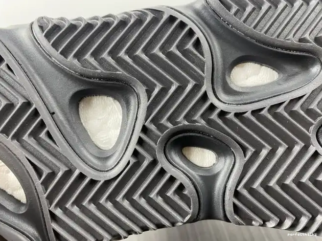 Boost 700 'Honey MNVN Yeezy GZ0717 Flux' 0626